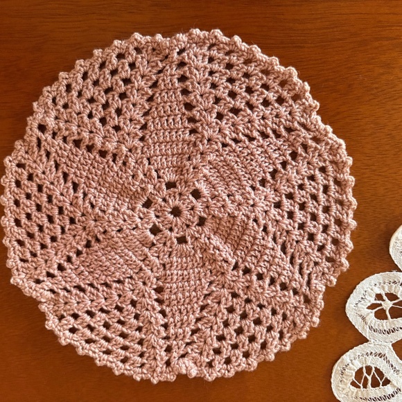 Lot of SIX Lace/Crochet Doilies Table Covers, Mats, Coasters, Protectors - Picture 7 of 7